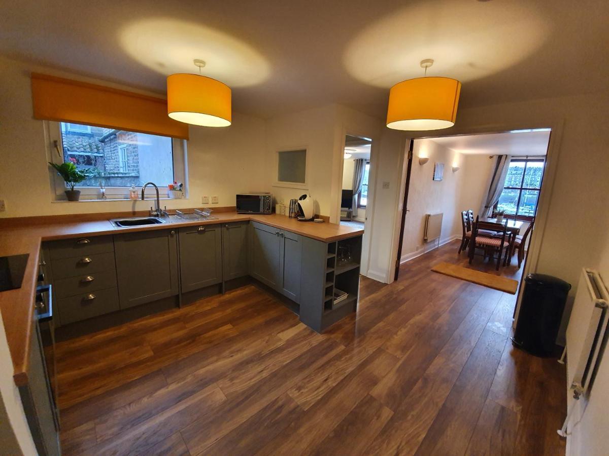Апартаменты Marina House Уитби Экстерьер фото